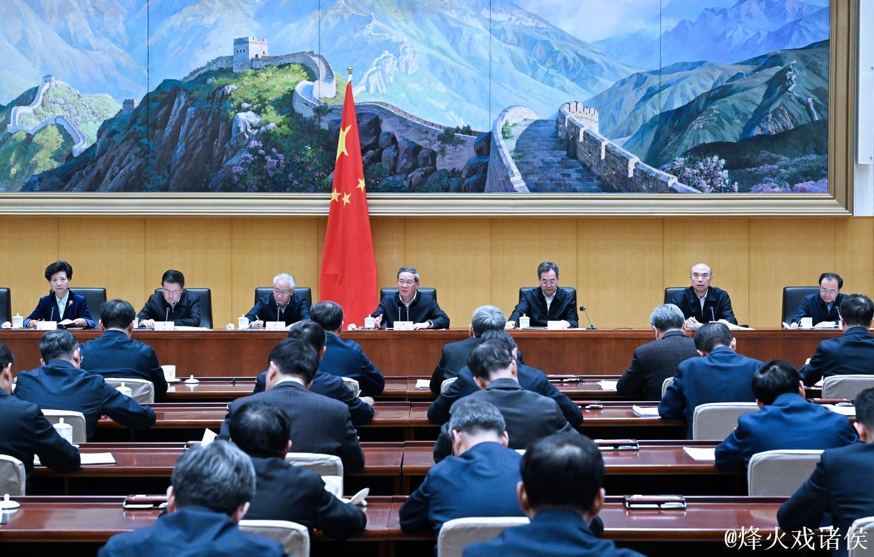 李强主持召开国务院常务会议 听取推进跨境电子商务综合试验区建设汇报 部署加快加力清理拖欠企业... 李强主持召开国务院常务会议 听取推进跨境电子商务综合试验区建设汇报 部署加快加力清理拖欠企业...