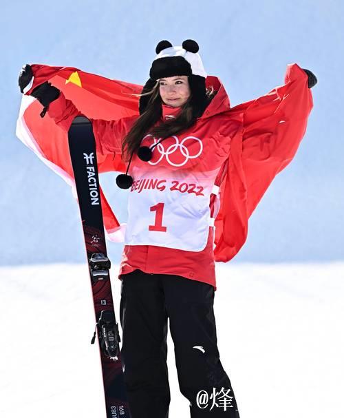 谷爱凌获得U型场地世界杯自由式滑雪冠军 谷爱凌获得U型场地世界杯自由式滑雪冠军